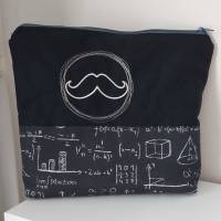 Waschbeutel Projekttasche schwarz mit Schnurrbart und Formeln Bild 4