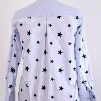 Damen Hemdbluse | Hellblau mit Sternen Motiv | Bild 3