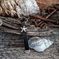 Schlüsselanhänger Seestern mit dunkelbraunen Lederband Bild 1