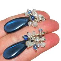 Ohrringe Quarz Tropfen blau mit Traube aus Mondstein und Perlen weiß cluster an 925er Silber Bild 2