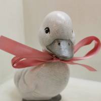 Kleine silbergraue Enten aus Keramik Bild 3