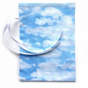 Geschenkverpackung aus Stoff Wolken Himmel blau weiß Stoffbeutel Geschenksäckchen Bild 1