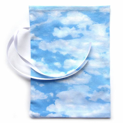 Geschenkverpackung aus Stoff Wolken Himmel blau weiß Stoffbeutel Geschenksäckchen