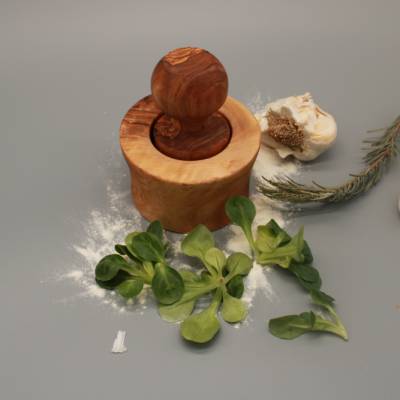 Natürlicher konischer Mörser, aus Olivenholz, Ø 10 cm, Handgemacht