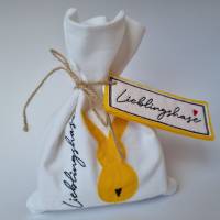 Geschenkesäckchen mit passendem Label für Ostern - LIEBLINGSHASE - in gelb von he-ART by helen hesse Bild 2
