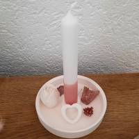 Wunderschöner Kerzenteller mit Herz und Tulpe aus Gießkeramik und einer dip dye Kerze Bild 4