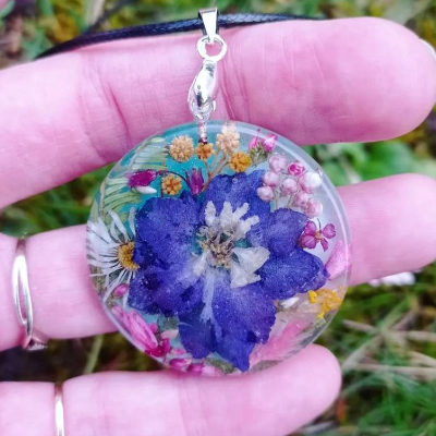 Schmuckanhänger echte Blumen floral rund Frühling bunt