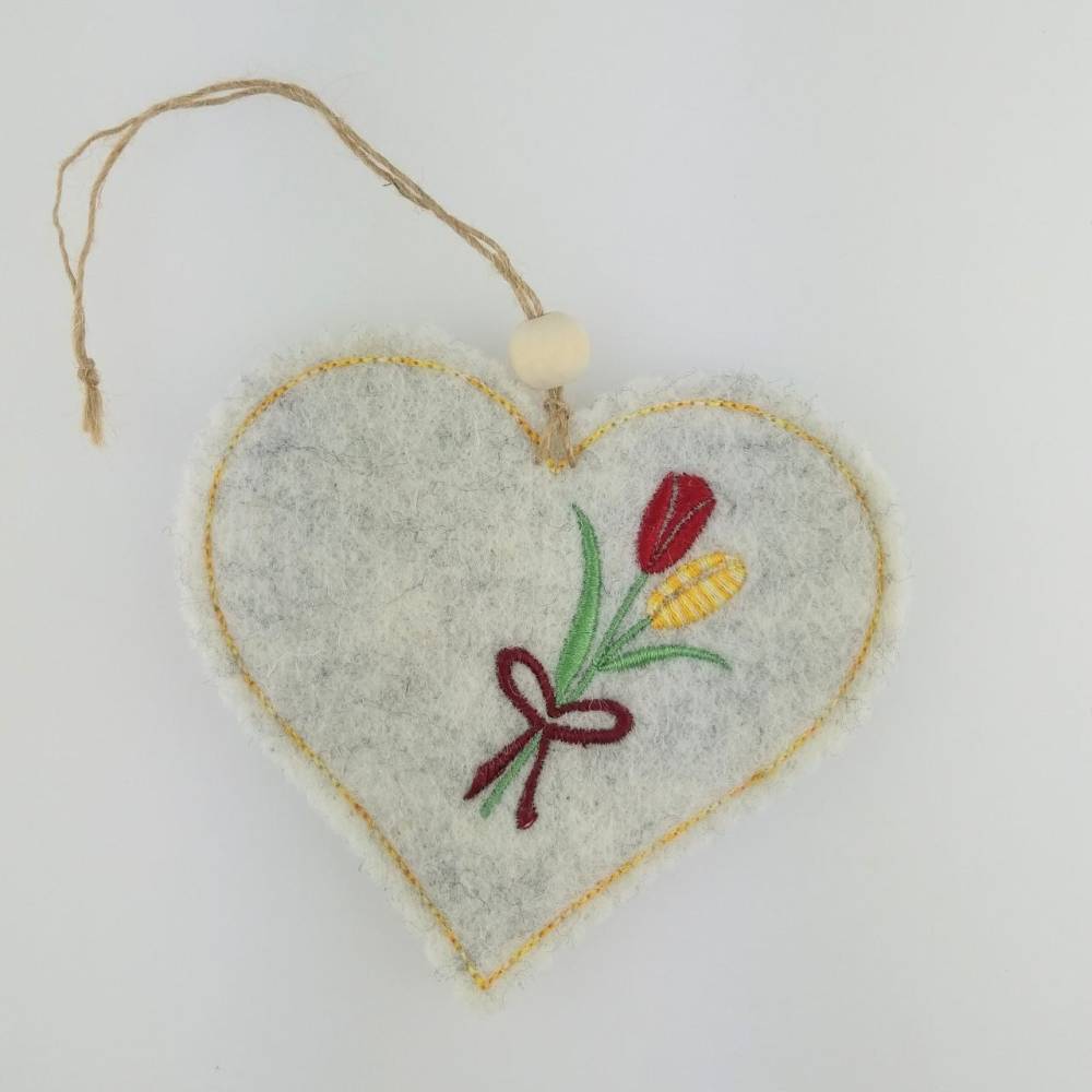 Wollfilz-Herz mit frühlingshafter Stickerei "Tulpen" Bild 1