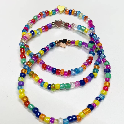 Elastisches, handgefertigtes Armband, Glasperlen, multicolor