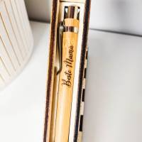 Personalisierter Kugelschreiber in Holzbox | Stift mit Namen und Aufbewahrung | Bambusstift mit Gravur und Holzschatulle Bild 7