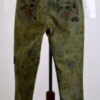 Damen Hose | Floraler Print in Khaki Farbe | Bild 2