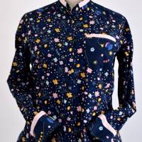 Damen Feincord Hemdbluse | Motiv Bunte Blüten Nachtblauer Stoff | Bild 1