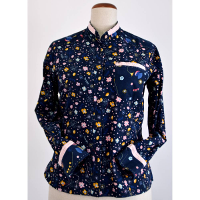 Damen Feincord Hemdbluse | Motiv Bunte Blüten Nachtblauer Stoff |