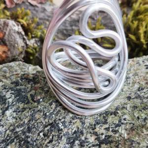 Drahtjuwel Aluminium Drahtschmuck, Set Ring und Kette Kautschukband, Spirale gold, keltischer Schmuck, Bild 5