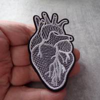 Herz anatomisch Applikation Stoff Aufbügler  Patch zum Aufbügeln gestickt Bild 2