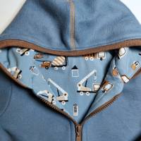 Baumwollfleece Jacke in Gr. 92, komplett gefüttert, in hellblau, mit Bagger Stickerei Bild 3
