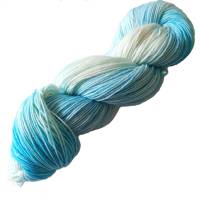 handgefärbte Sockenwolle, Sockenwolle 4-fach, hell blau, semisolid, 75% Schurwolle, 25% Polyamid,  #2329 Bild 1