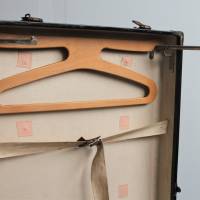 seltener alter Koffer mit Kleiderstange und Bügel Bild 5