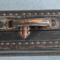seltener alter Koffer mit Kleiderstange und Bügel Bild 7