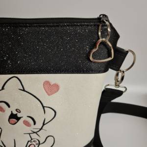 Kleine Handtasche Katze schwarz Umhängetasche mit Glitzer Tasche mit Anhänger Kunstleder Bild 5