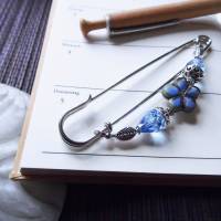 Tuchnadel blaue Blume Kristall Silber, 10cm Kiltnadel mit böhmischen Perlen Bild 1