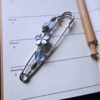 Tuchnadel blaue Blume Kristall Silber, 10cm Kiltnadel mit böhmischen Perlen Bild 8