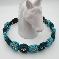 Stirnband / Stirnriemen für Pferde in breiter Blümchenoptik Türkis / Petrol mit silbernen Perlem Bild 5