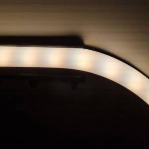 TV Halterung für den Philips Hue Play Gradient Lightstrip [55, 65 und 75+ Zoll] Bild 3