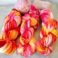 handgefärbte Sockenwolle, Sockenwolle 4-fach von Supergarne, Hibiscus, Gelb,  #2318 Bild 1