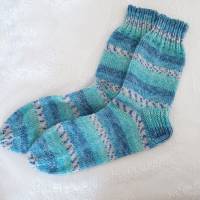 Socken in Gr. 38/39, handgestrickte Wollsocken Söckchen Ringelsocken Kuschelsocken in türkis-blau türkis-grün und weiß Bild 6