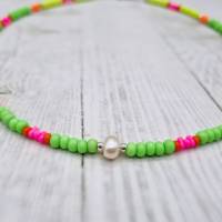 Neon Kette mit Süsswasserperle, Süßwasserperlen Kette, bunte Perlenkette, Halskette mit Perlen, sommerliche Halskette Bild 2