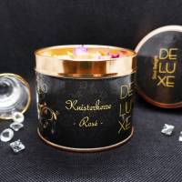 Luxus Kerze INKLUSIVE Geschenkverpackung | DELUXE Duftkerze | Knisterkerze Rosé mit Krone, Diamant und Rosenblüten Bild 3
