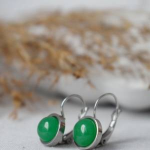 Ohrringe Jadegrün, Edelstein Ohrringe, 8mm, grüner Stein, minimalistisch, Lever-back kleine Ohrringe, Grün Jade Schmuck, Bild 2