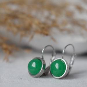 Ohrringe Jadegrün, Edelstein Ohrringe, 8mm, grüner Stein, minimalistisch, Lever-back kleine Ohrringe, Grün Jade Schmuck, Bild 4
