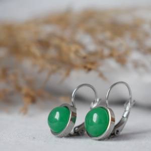Ohrringe Jadegrün, Edelstein Ohrringe, 8mm, grüner Stein, minimalistisch, Lever-back kleine Ohrringe, Grün Jade Schmuck, Bild 5