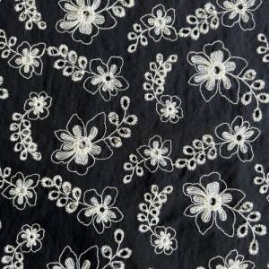 Baumwoll Voile Stickerei, naturweiß auf schwarz Bild 2