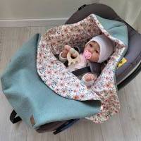 Kuschelige Einschlagdecke aus Walkloden, Wolle für deine Babyschale - praktisch & warm für dein Baby Grün Gänseblümchen Bild 6