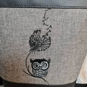Kleine Handtasche Eule mit Blume Umhängetasche  grau schwarz Tasche mit Anhänger Kunstleder Bild 2