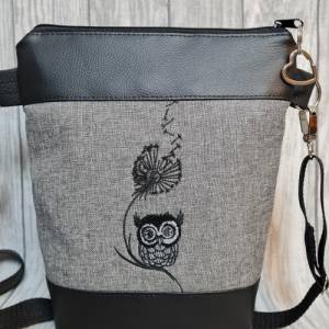 Kleine Handtasche Eule mit Blume Umhängetasche  grau schwarz Tasche mit Anhänger Kunstleder Bild 3