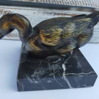 Kleine Bronze Ente auf einem Marmorsockel. Vintage. Bild 2