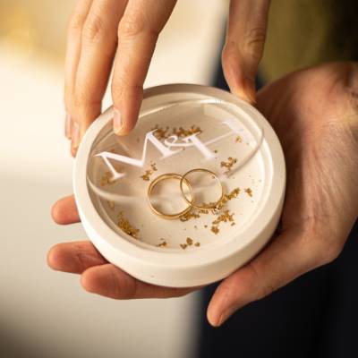 Moderne Ringbox mit personalisierter Acryl-Scheibe | Ein besonderes Accessoire für Deine Hochzeit | Ringkissen