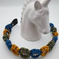 Stirnband / Stirnriemen für Pferde in breiter Blümchenoptik Goldgelb / Blau mit silbernen Perlem Bild 4