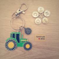 Traktor Anhänger Geschenkidee Schlüsselanhänger mit gewünschtem Buchstaben Bild 1