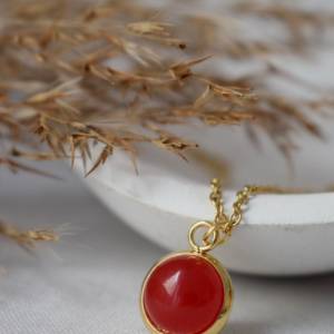 Kette Jade Rot, Edelsteinkette, minimalistische Goldkette mit kleinem Stein, Kette roter Anhänger, Halskette rundem Anhä Bild 1