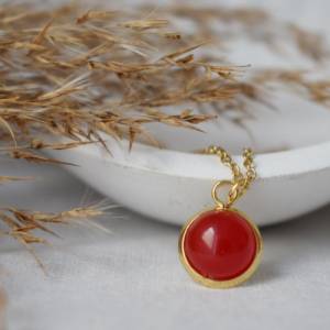 Kette Jade Rot, Edelsteinkette, minimalistische Goldkette mit kleinem Stein, Kette roter Anhänger, Halskette rundem Anhä Bild 3