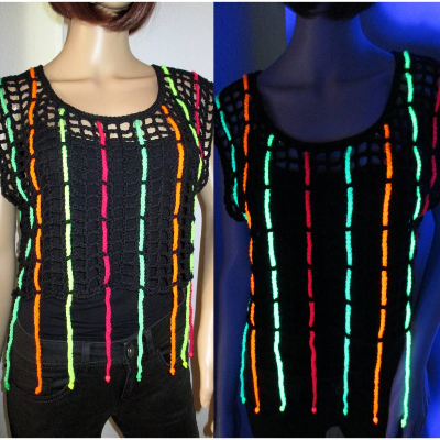 Kurzes Netz-Top mit Schwarzlicht-Leucht-Bändern, Crop Top, Häkeltop, Top, Shirt