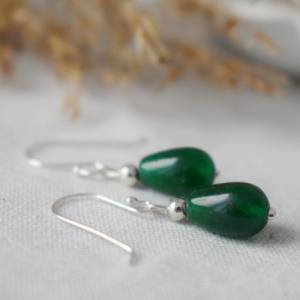 Ohrhänger, grüne Jade Ohrringe, Tropfen Edelstein Ohrringe echt Silber 925, minimalistische hängende Ohrringe Perlen, kl Bild 5