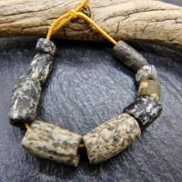 9 Granit-Perlen in länglicher Form - antiker Granit aus Mali - Dogon Sahara Steinperlen - schwarz weiß beige Bild 1