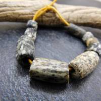 9 Granit-Perlen in länglicher Form - antiker Granit aus Mali - Dogon Sahara Steinperlen - schwarz weiß beige Bild 2