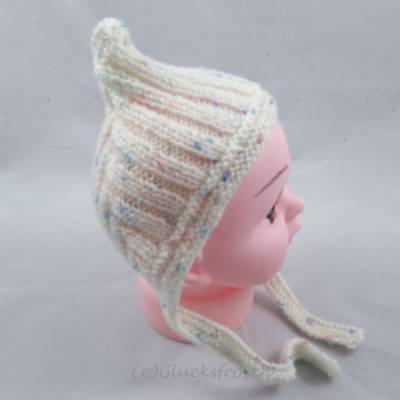 Handgestrickte Zwergenmütze für Neugeborene – Weiße Babymütze im Retrostyle mit dezemtem Muster